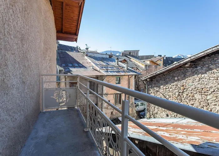Le Belier 2Nd Etage Avec Balcon Au Centre Ville D\'Embrun Climatise