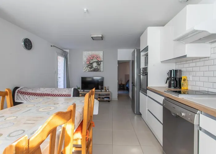 Le Belier 2Nd Etage Avec Balcon Au Centre Ville D\'Embrun Climatise