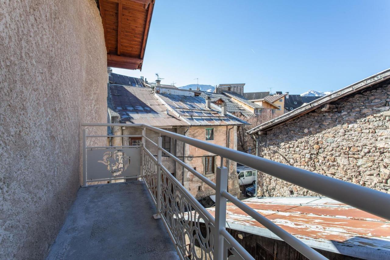 Le Bélier 2nd étage Avec Balcon Au Centre D'embrun * Embrun